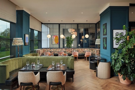 Breakfast, lunch, dinner served; ocean views