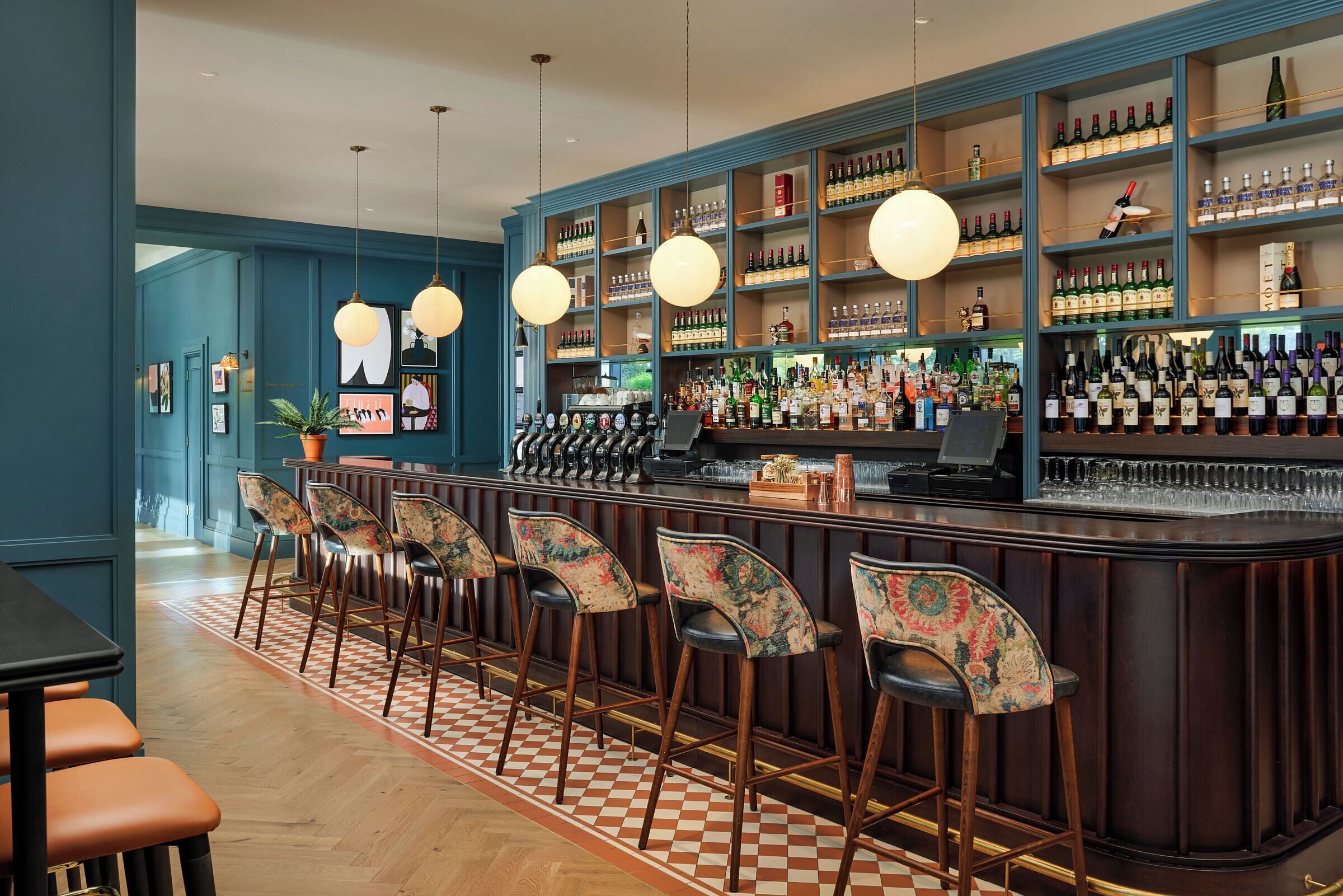 breakfast, lunch, dinner served; sea views