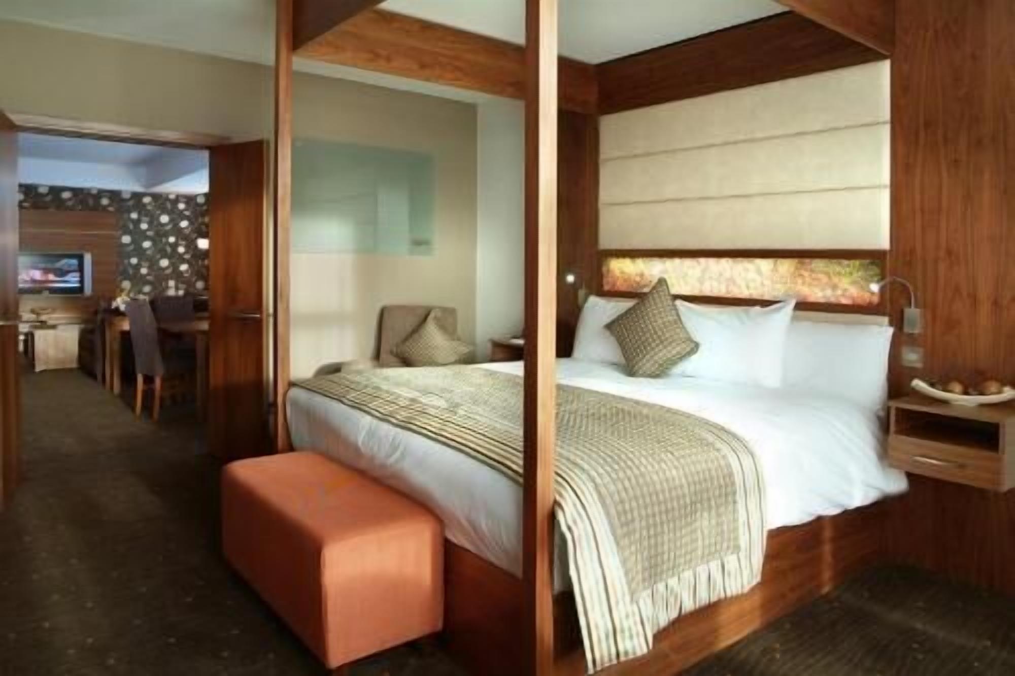 In-room safe, desk, soundproofing, iron/ironing board