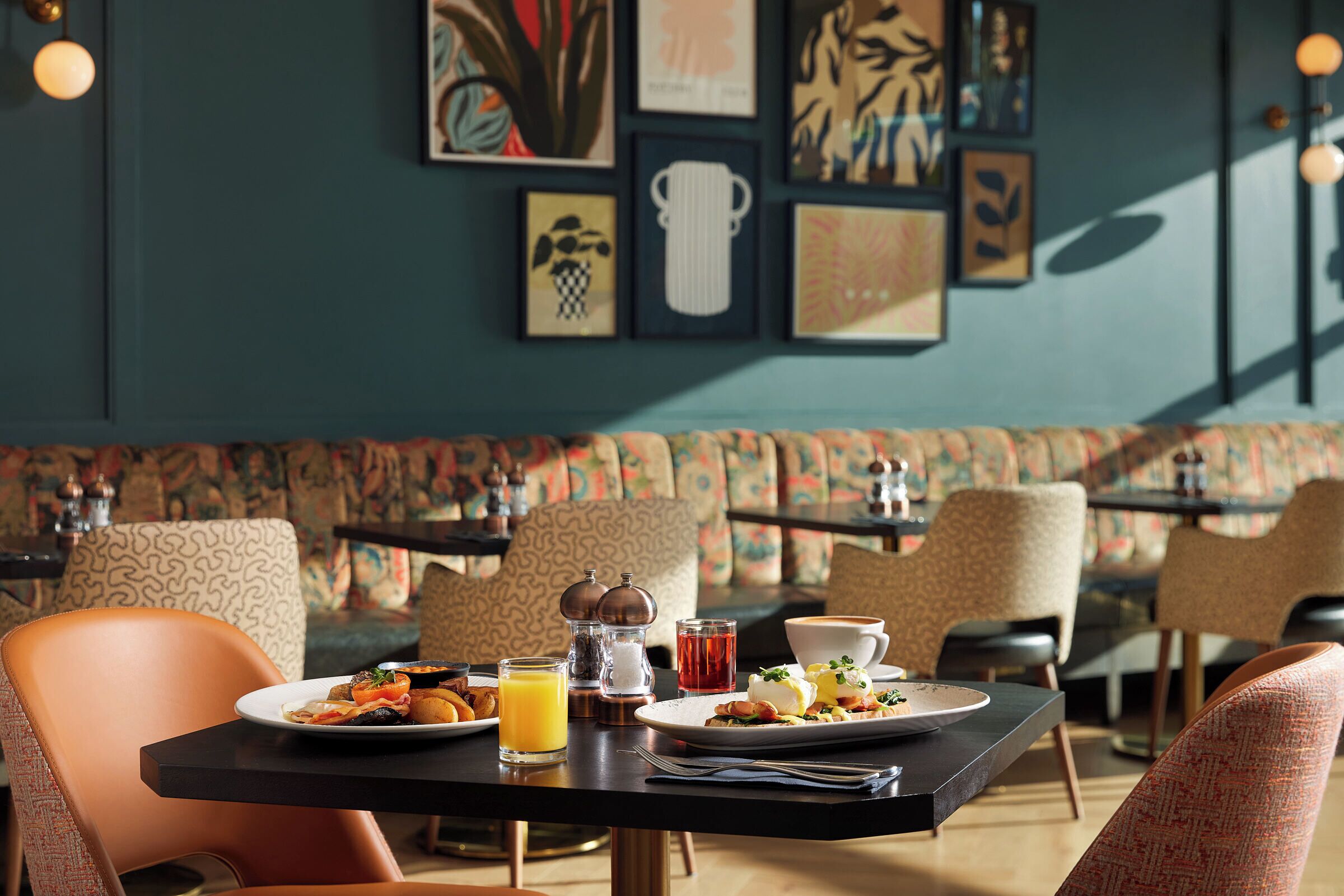 breakfast, lunch, dinner served; sea views