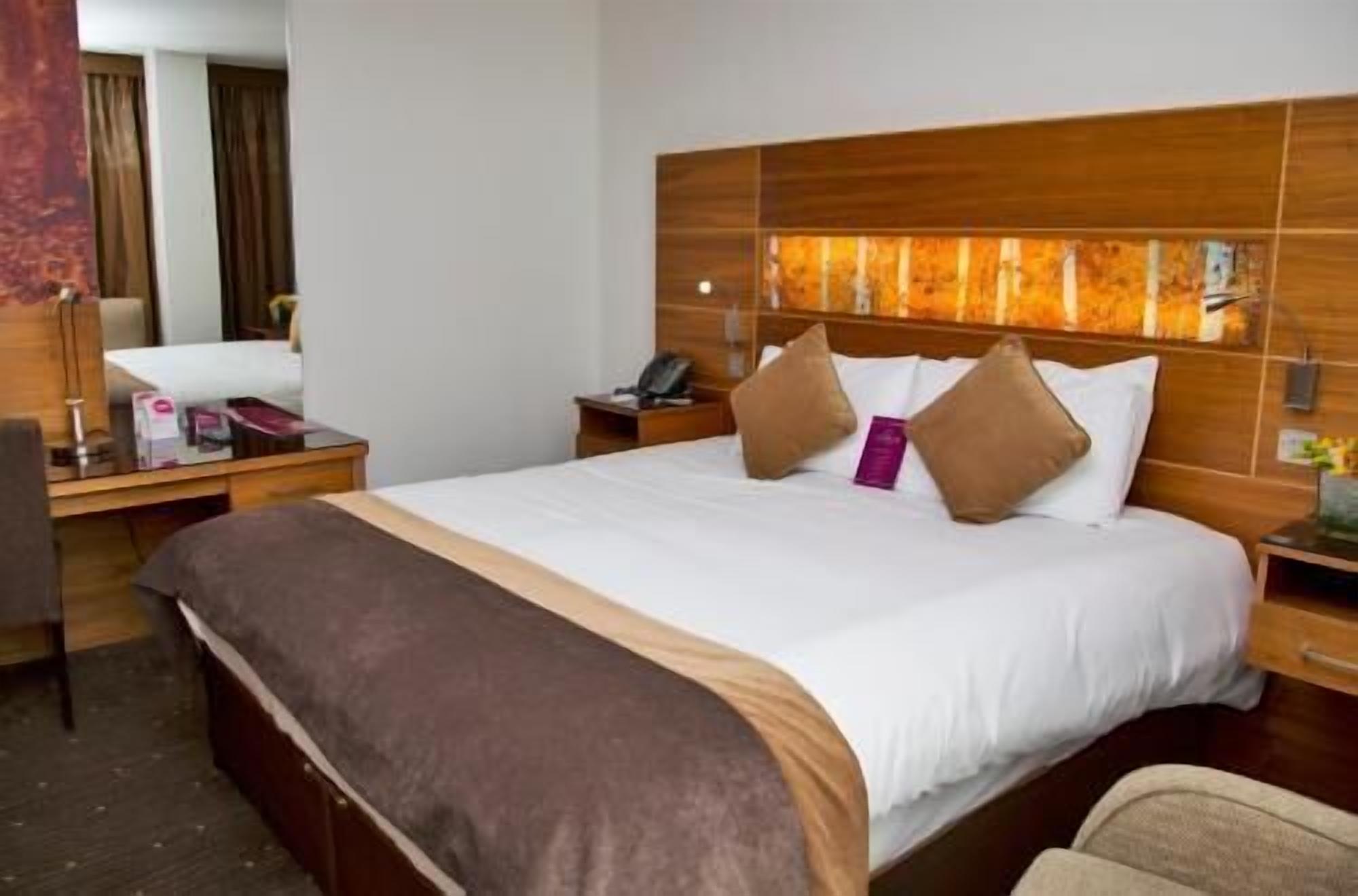 In-room safe, desk, soundproofing, iron/ironing board