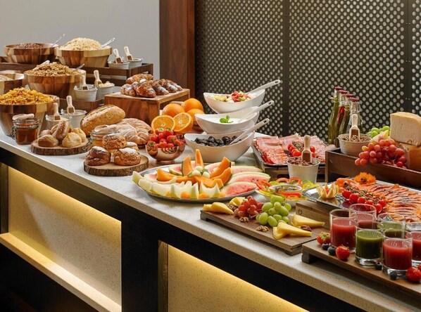 Se sirven desayunos, almuerzos y cenas (con vistas al mar)