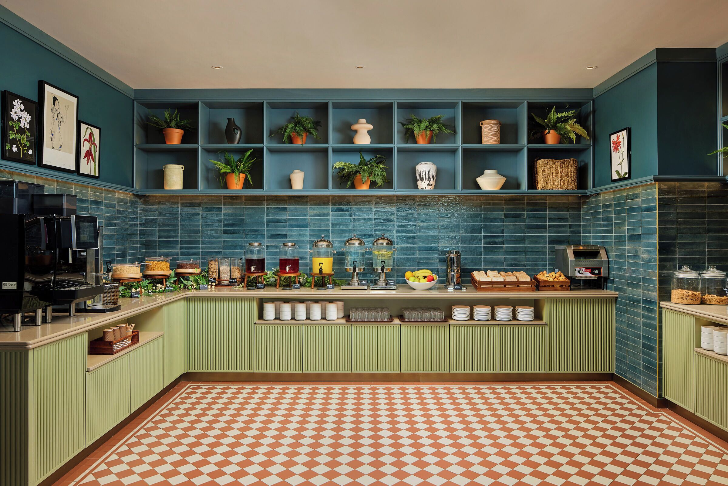 breakfast, lunch, dinner served; sea views