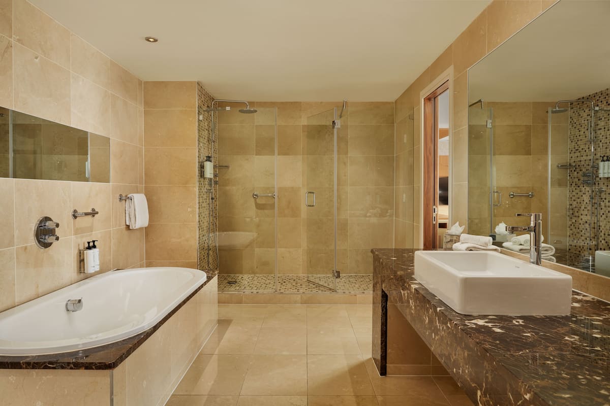 1 bedroom, in-room safe, desk, soundproofing