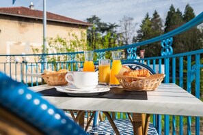 Daily buffet breakfast (EUR 14 per person)