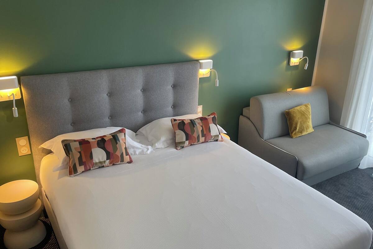 Ropa de cama de alta calidad y escritorio 