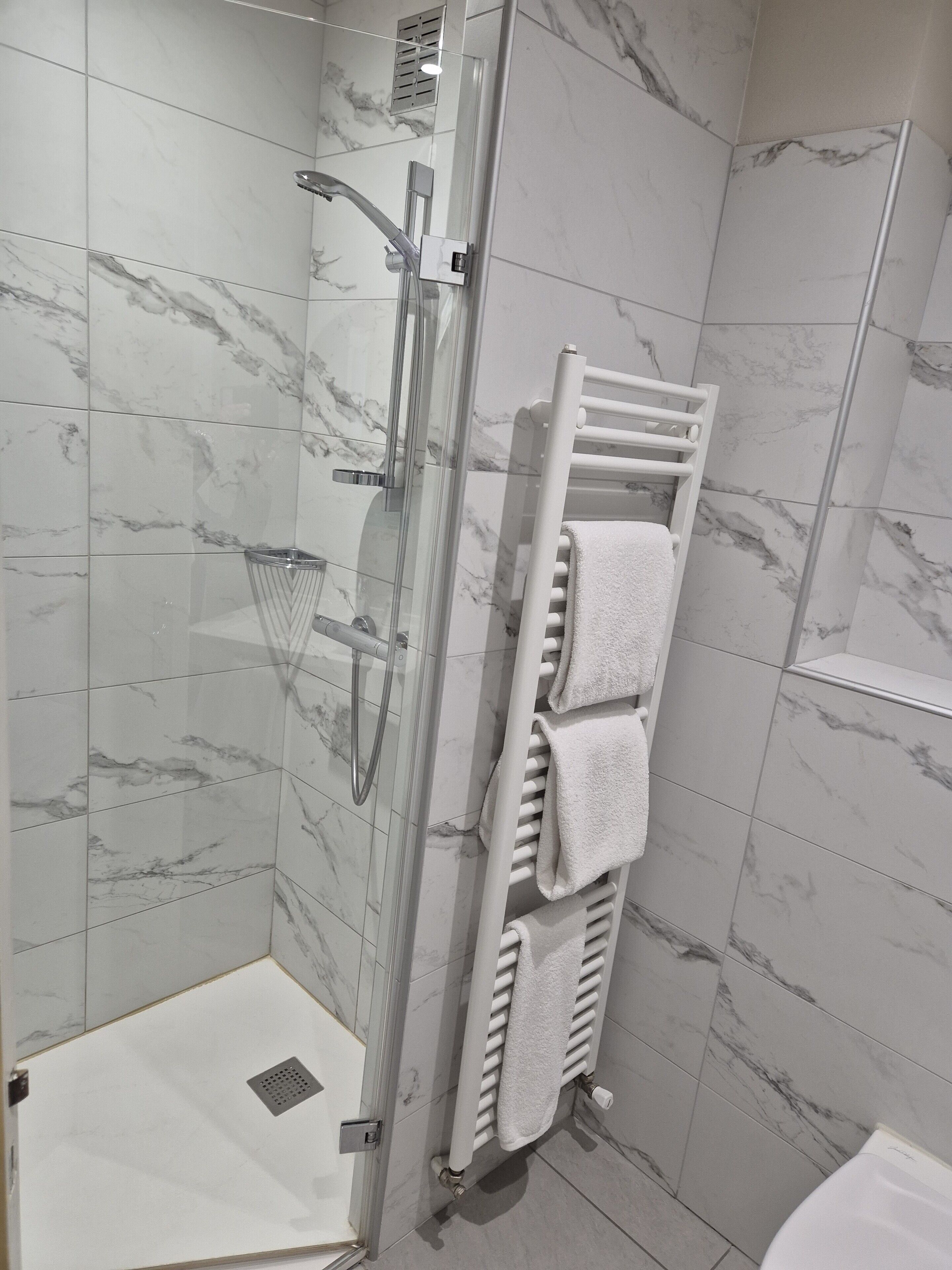 triple room | bathroom | eco-friendly toiletries, hair dryer, towels, soap