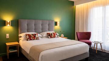 Habitació doble Comfort, 1 llit de matrimoni, balcó | Roba de llit d'alta qualitat i decoració individual
