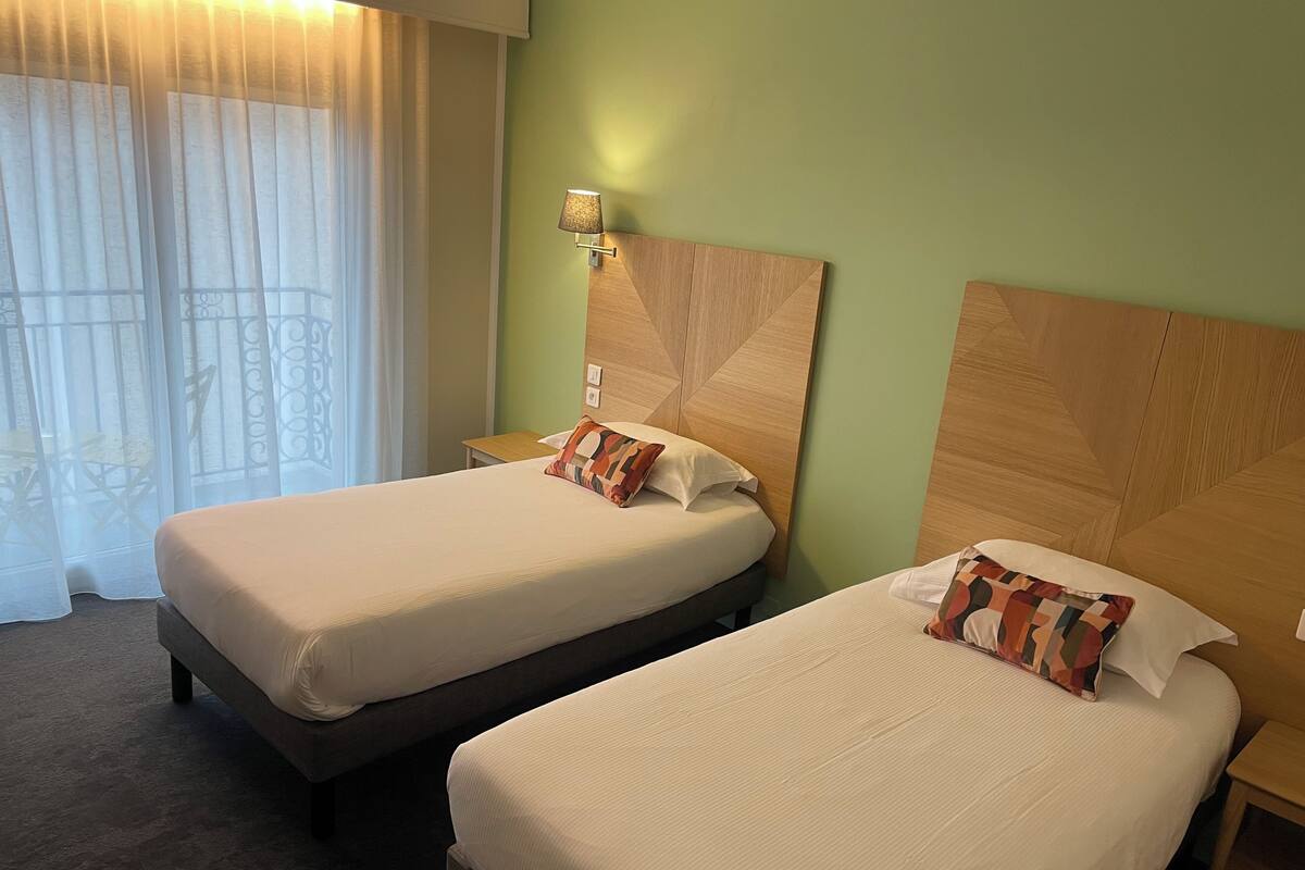 Ropa de cama de alta calidad y escritorio 