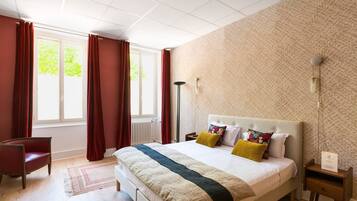 Family Room, Non Smoking | 1 bedroom, desk, laptop workspace, blackout drapes