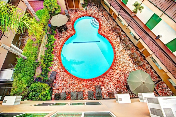 Kolam renang outdoor