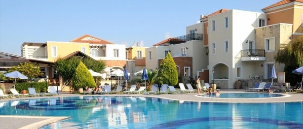 3 outdoor pools