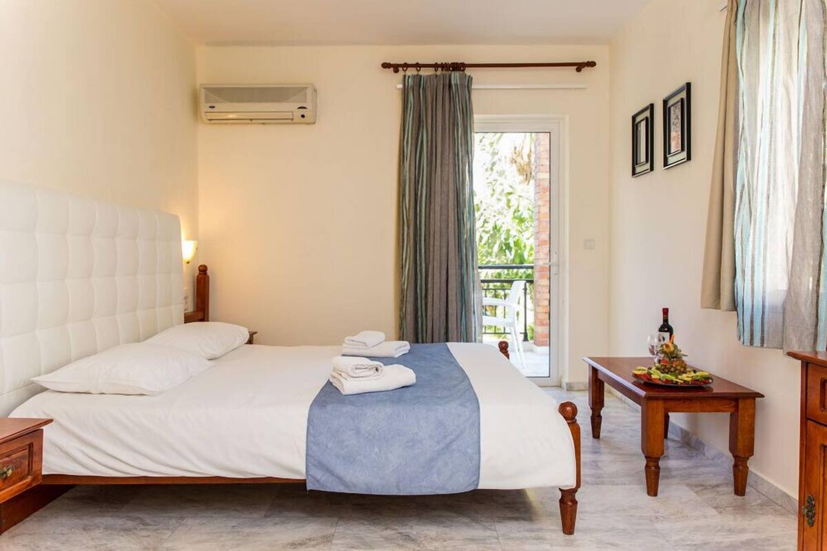 Premium bedding, WiFi (free)