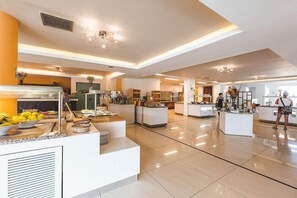 2 restaurants, lunch served