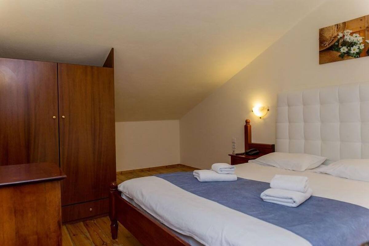 Family Room | Premium bedding, WiFi (free)