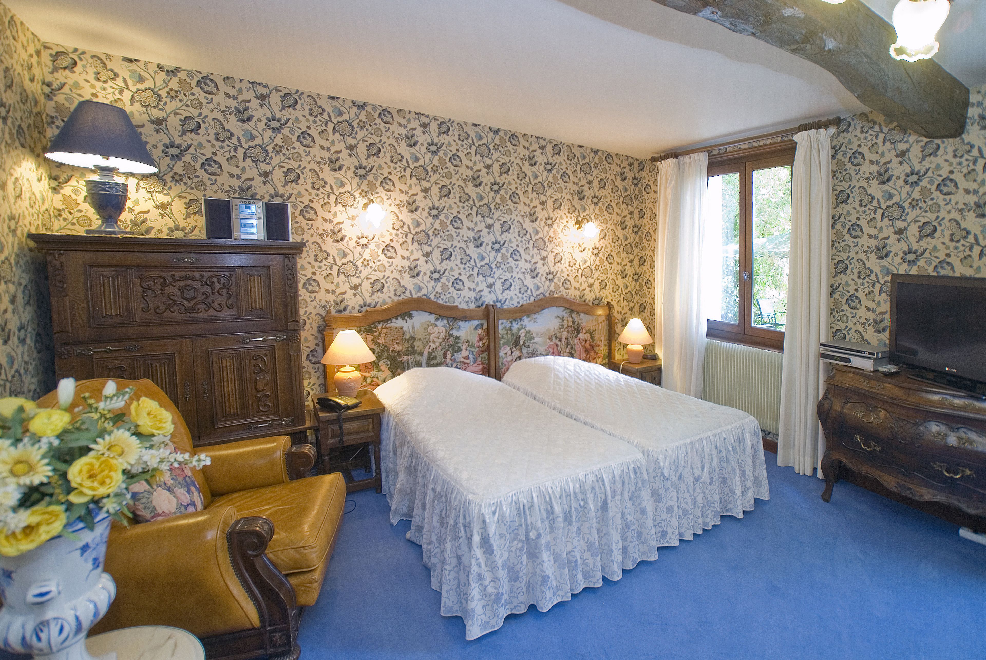 free minibar items, in-room safe, individually decorated