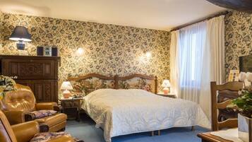 Artículos del minibar gratis y caja de seguridad en la habitación