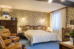 Chambre supérieure avec lits jumeaux ou 1 lit double cÎté jardin | Minibar contenant certains articles gratuits, coffre-fort, décor unique