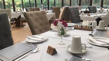 Free daily cooked-to-order breakfast