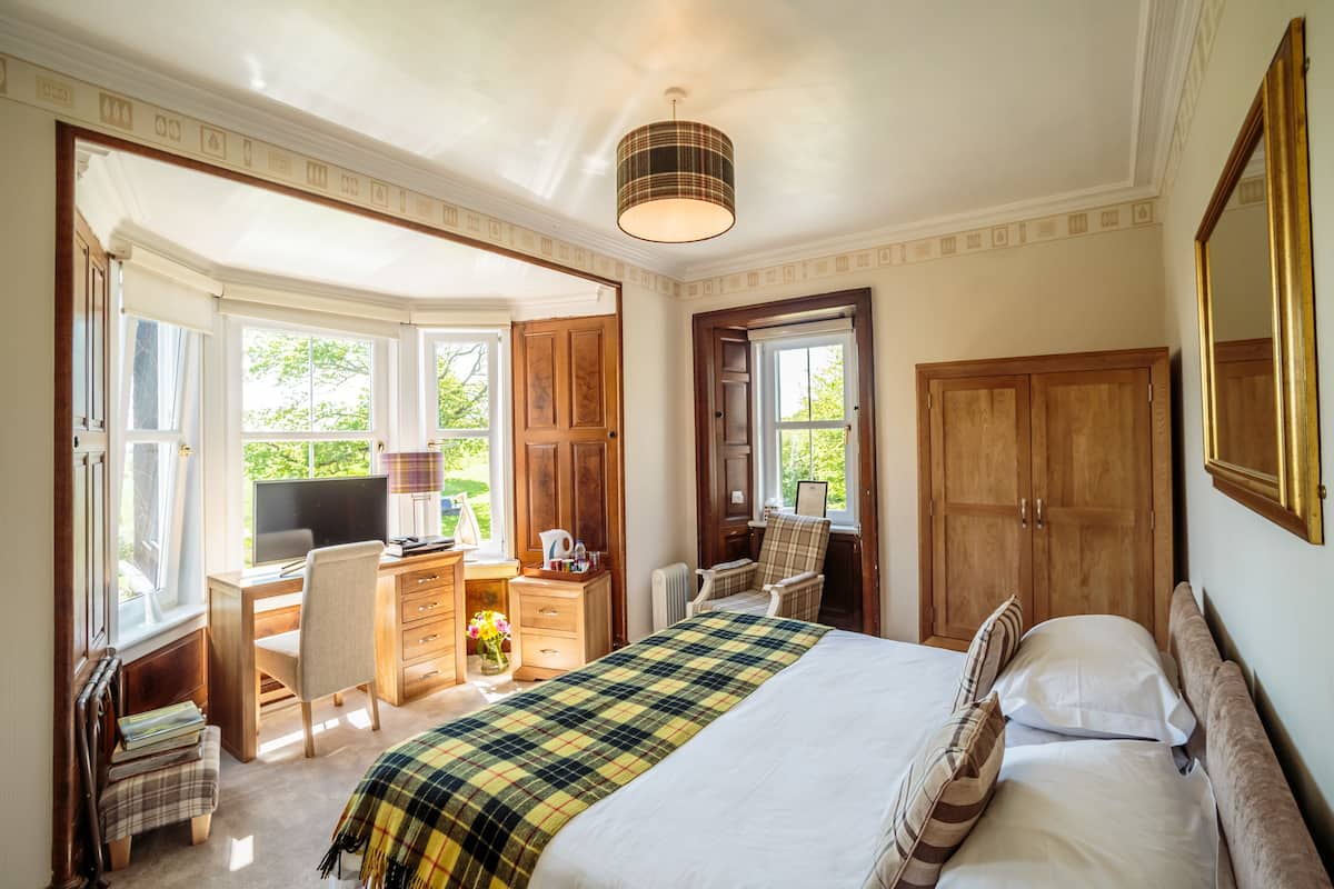 Deluxe Double Room, 1 Double Bed | Select Comfort beds, desk, iron/ironing board (on request), WiFi (free)