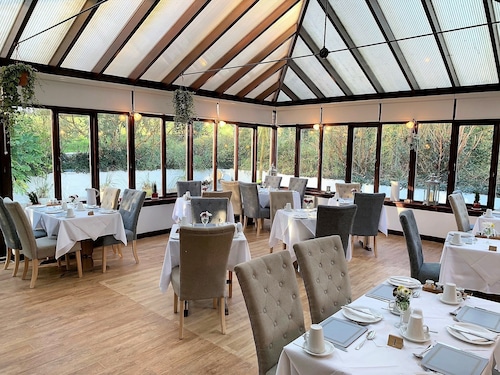 Torrs Warren Country House Hotel