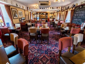 Restaurant - The Famous Star Hotel (Moffat)