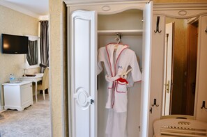 Superior Double Room | Down duvets, minibar, in-room safe, individually decorated - Swiss Hotel (Lviv)
