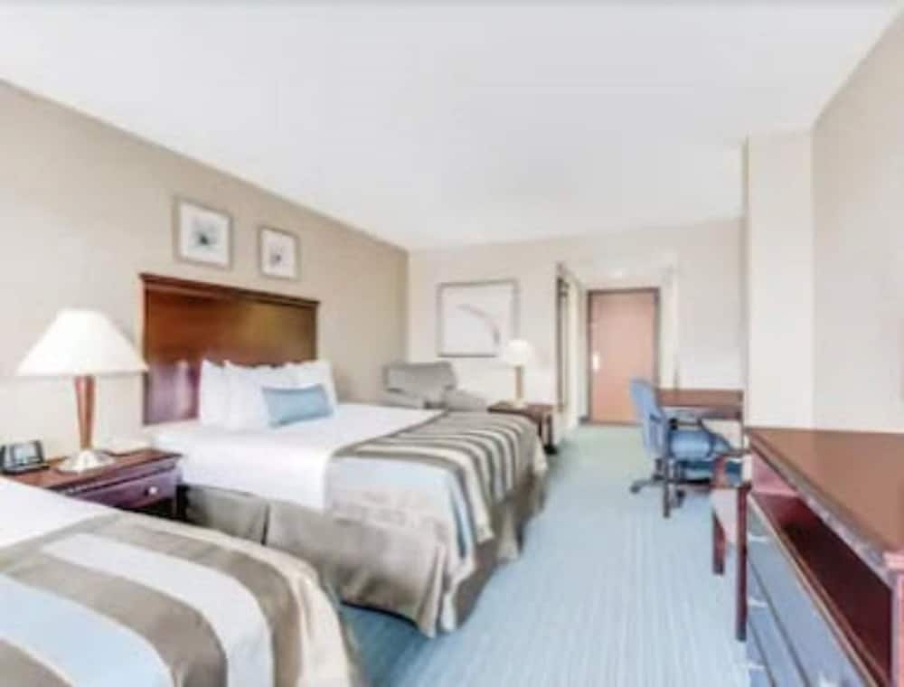 Wingate by Wyndham York by null