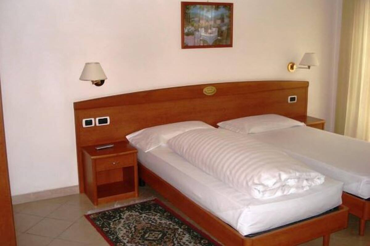 Rollaway beds (surcharge), WiFi (free)