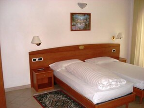 Rollaway beds, free WiFi