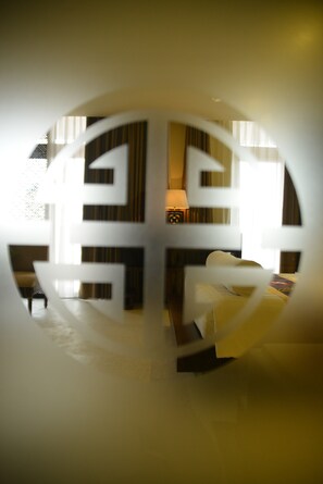 A room with a bed, a nightstand, and a lamp. - Villa Hue (Hue)