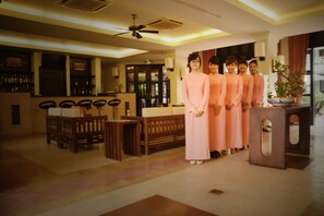 Breakfast, lunch, dinner served; international cuisine  - Villa Hue (Hue)