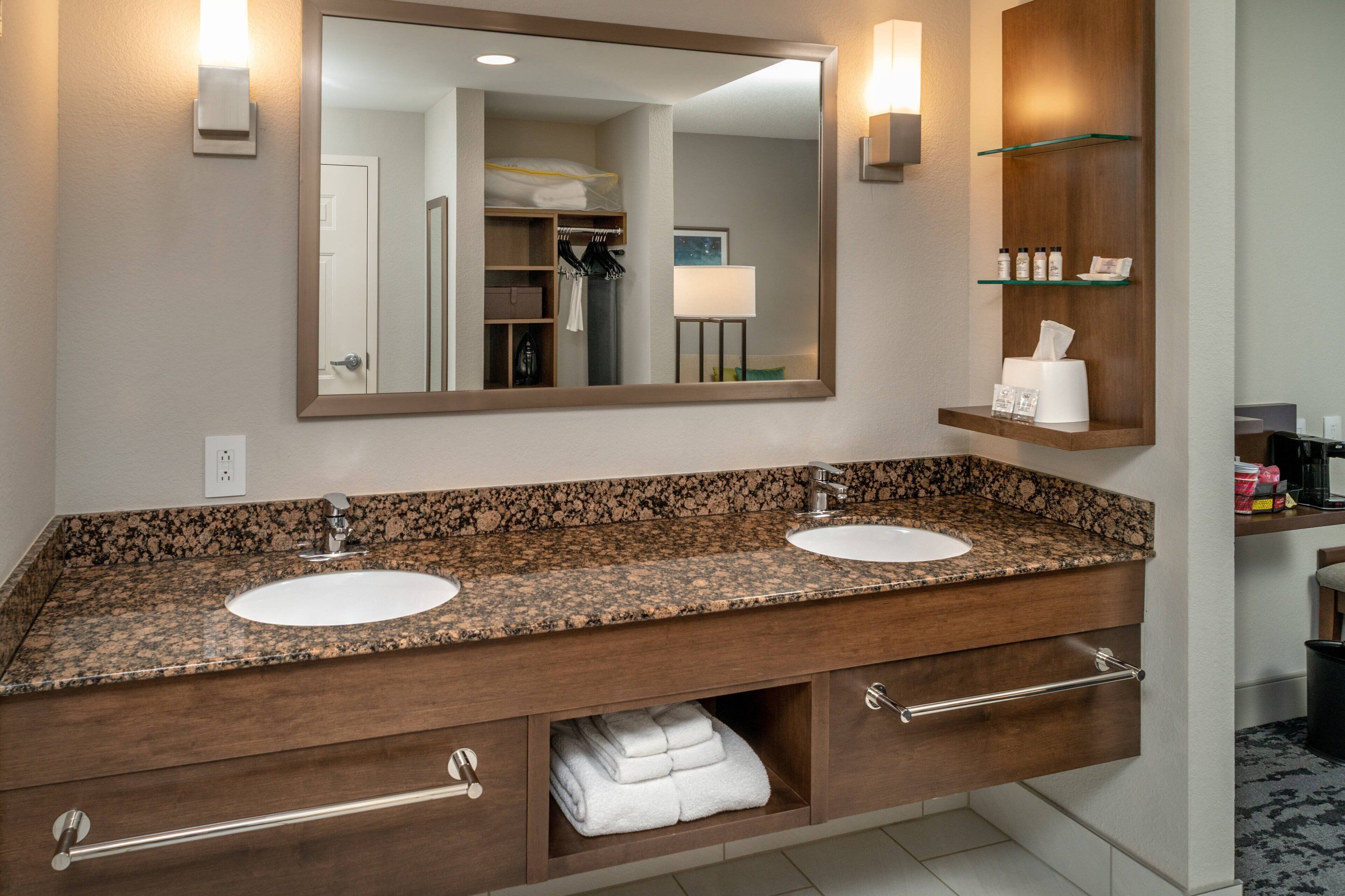 1 bedroom, in-room safe, desk, blackout curtains