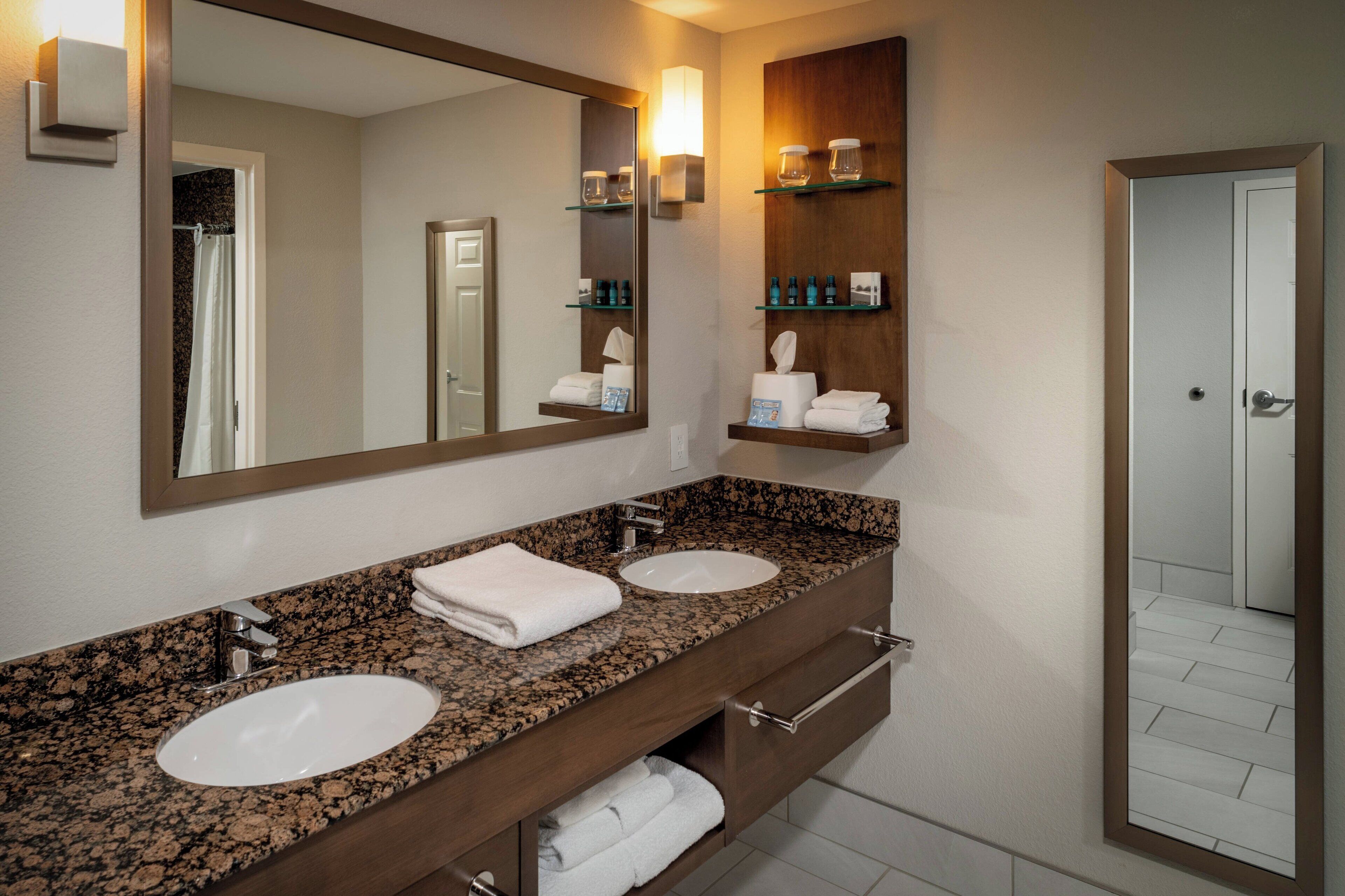 presidential suite, 1 bedroom | bathroom | free toiletries, hair dryer, towels, soap