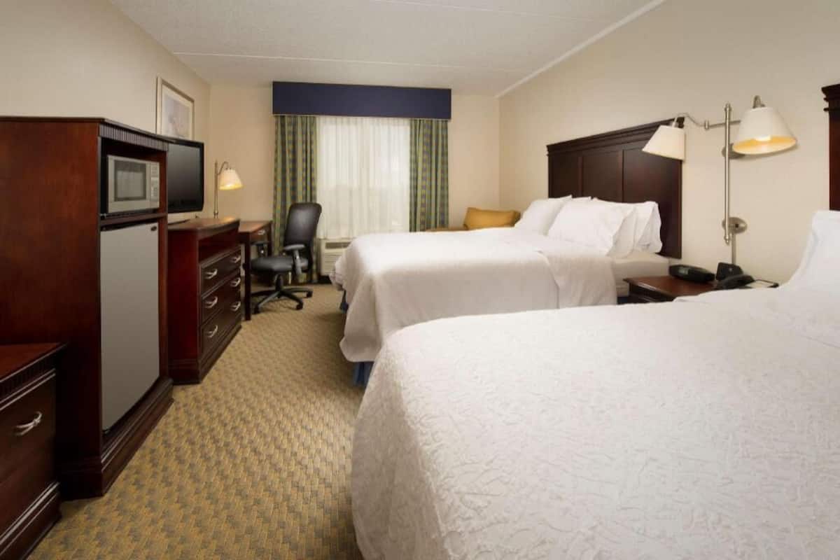 Hypo-allergenic bedding, in-room safe, desk, laptop workspace