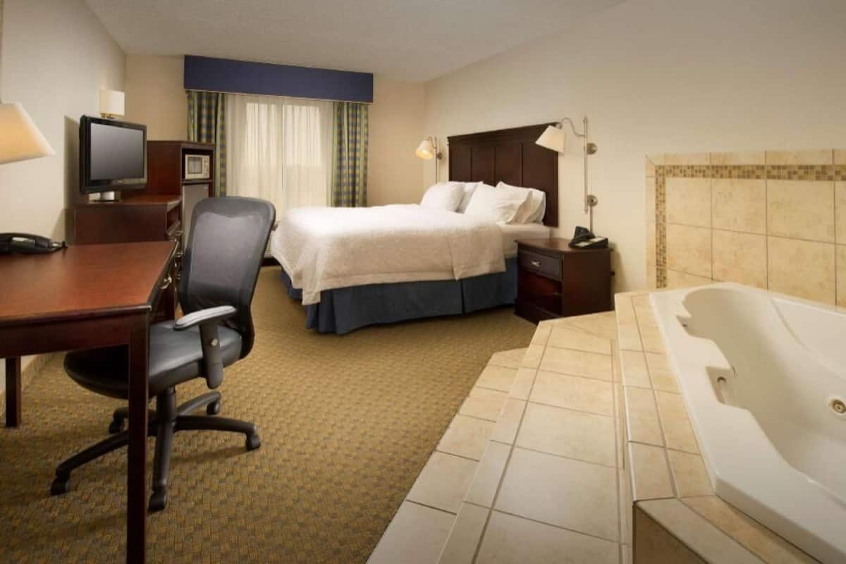 Hypo-allergenic bedding, in-room safe, desk, laptop workspace