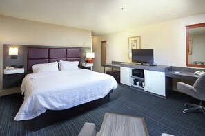 One king bed non smoking | In-room safe, iron/ironing board, cribs/infant beds, free WiFi - Hampton Inn Sierra Vista (Sierra Vista)