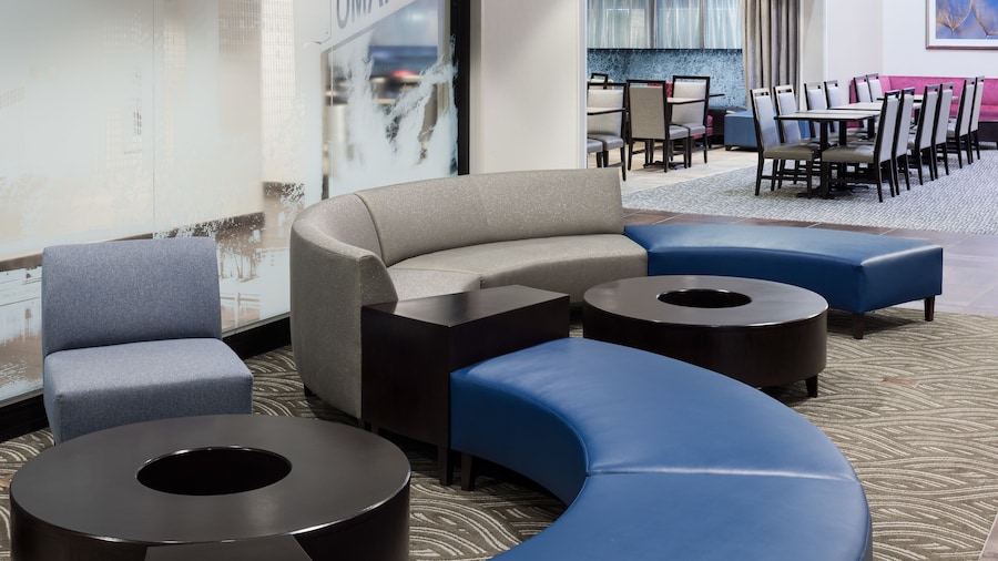 Hampton Inn & Suites Omaha-Downtown