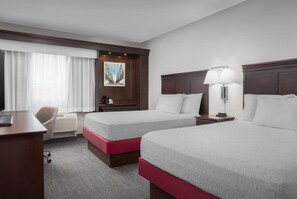 Hypo-allergenic bedding, in-room safe, desk, iron/ironing board - Hampton Inn & Suites Omaha-Downtown (Omaha)