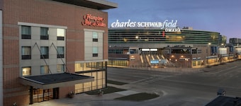 Hampton Inn & Suites Omaha-Downtown