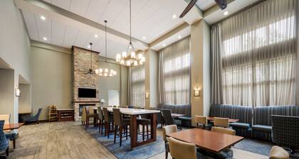 Hampton Inn & Suites Fredericksburg-at Celebrate Virginia