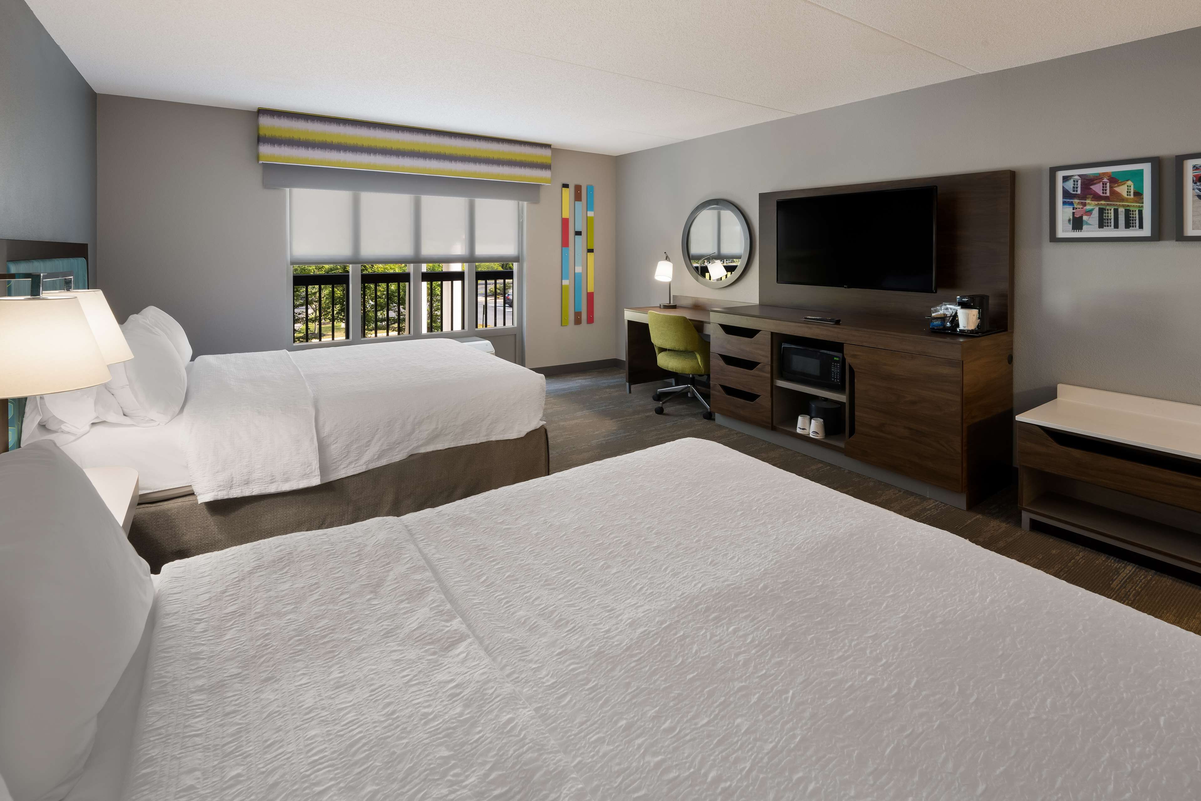 客房, 2 张大床, 无障碍, 浴缸 (Mobility & Hearing) | 客房内保险箱、办公桌、熨斗/熨衣板、免费婴儿床