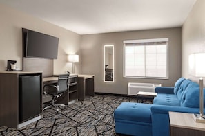 Deluxe Suite, 1 King Bed, Non Smoking (Deluxe Family Suite) | Premium bedding, pillowtop beds, desk, iron/ironing board
