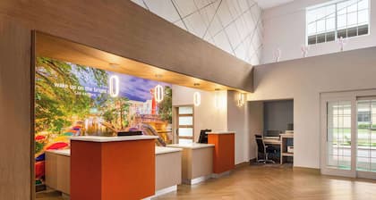 La Quinta Inn & Suites by Wyndham San Antonio N Stone Oak
