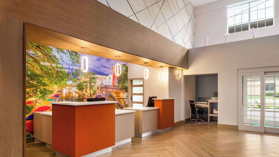 La Quinta Inn & Suites by Wyndham San Antonio N Stone Oak