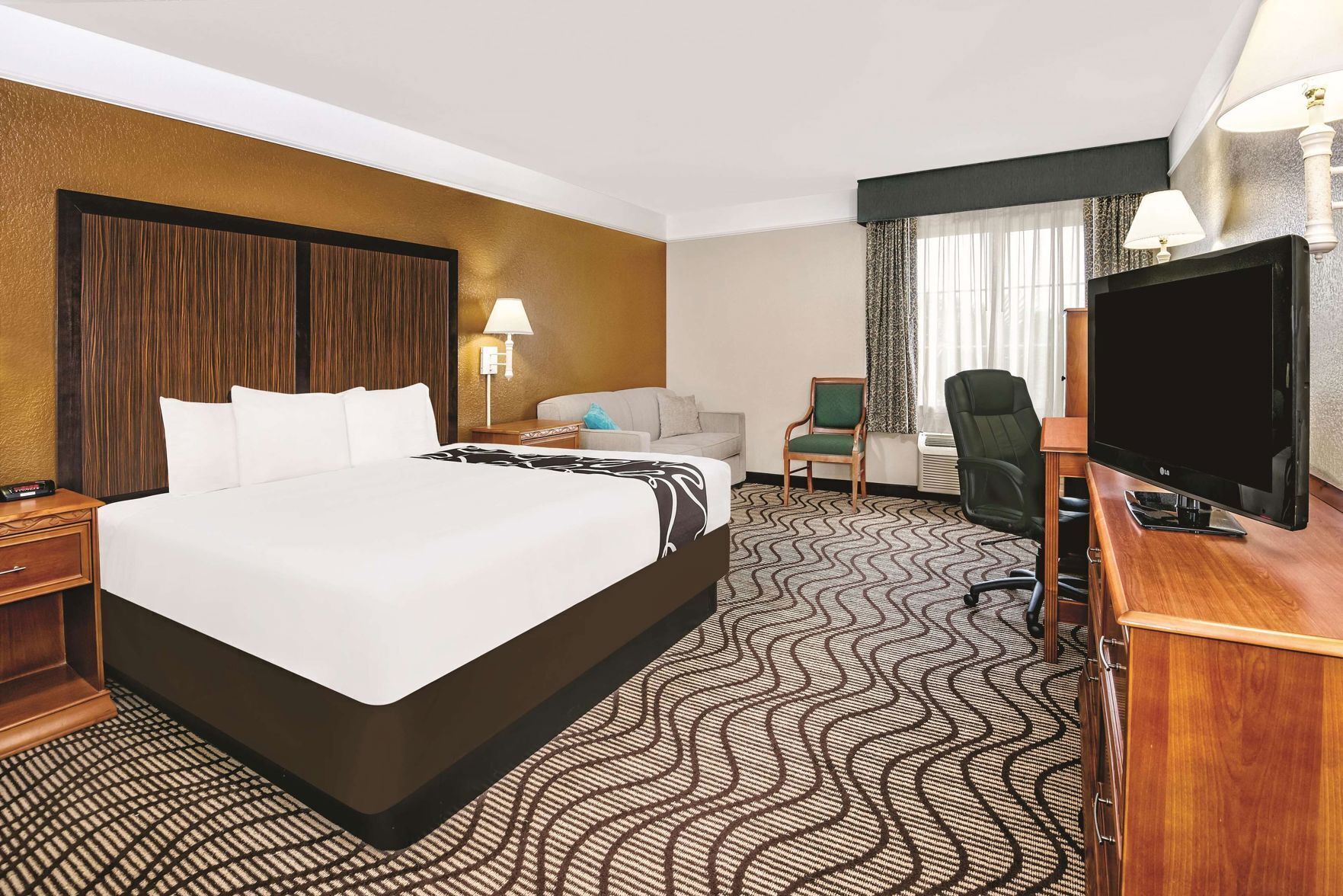 Premium bedding, pillowtop beds, desk, iron/ironing board