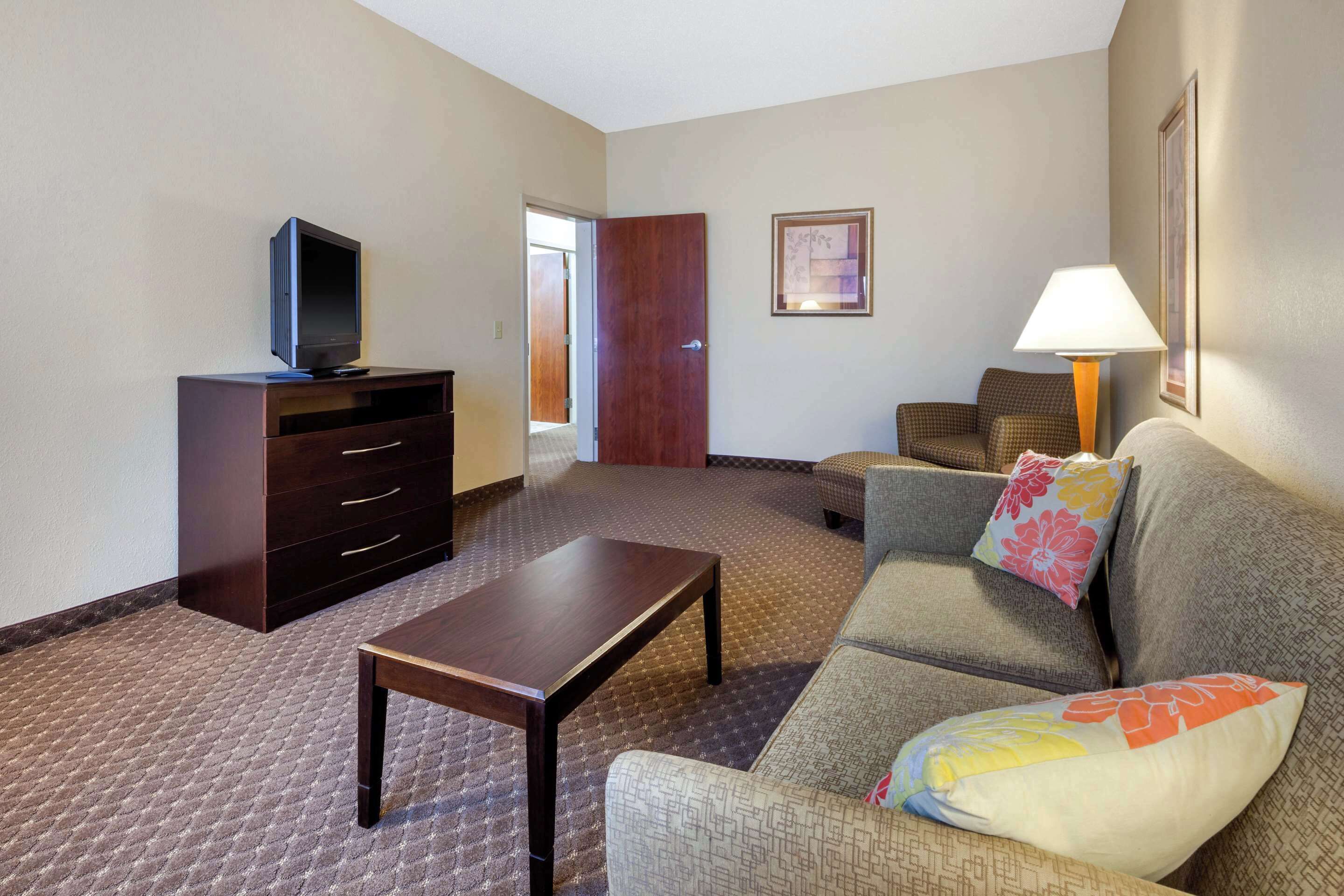 Työpöytä, kannettavalle tietokoneelle sopiva työtila