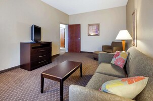 Desk, laptop workspace, iron/ironing board, free WiFi