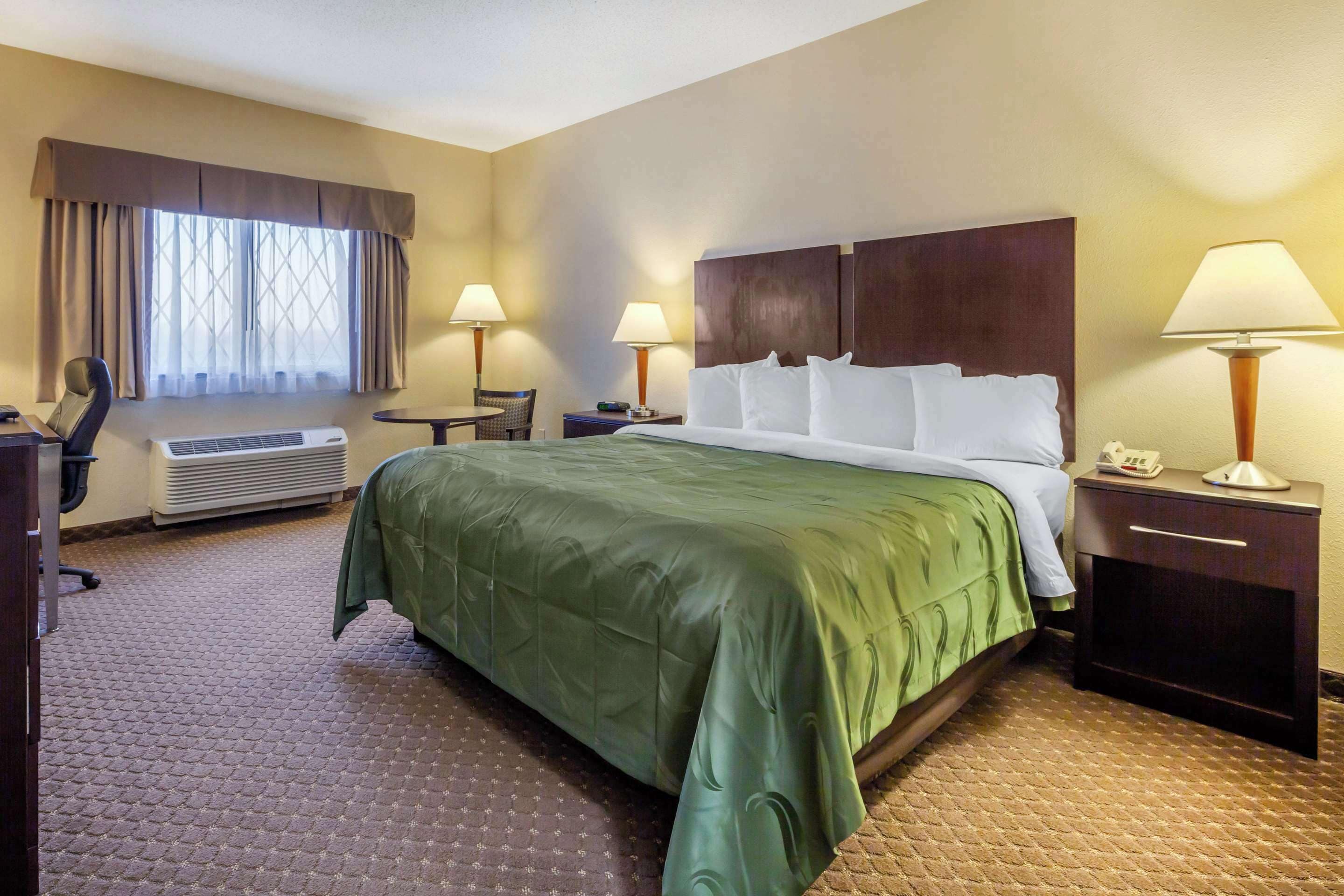 Desk, laptop workspace, iron/ironing board, free WiFi