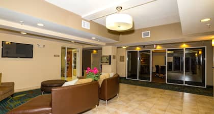 Candlewood Suites Ft Myers I-75 by IHG